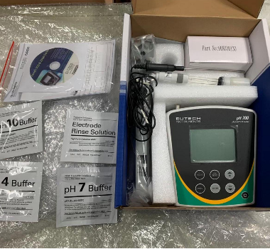 Máy đo pH để bàn pH700 Eutech